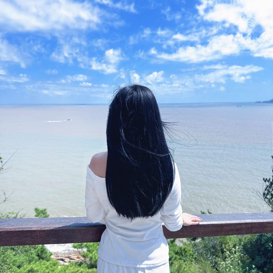 红颜指己