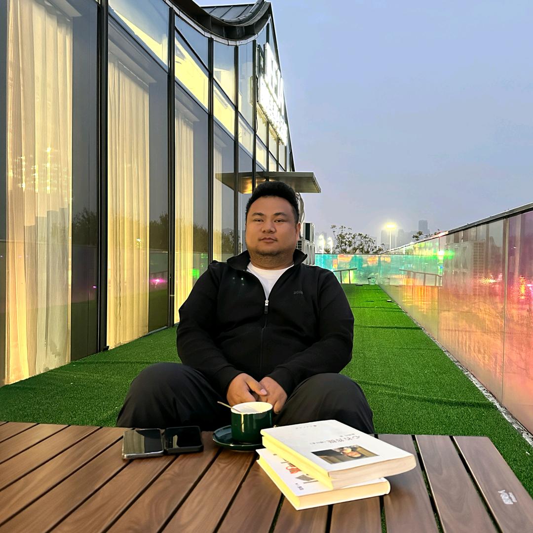 JEEJA国际美学生活馆亮哥