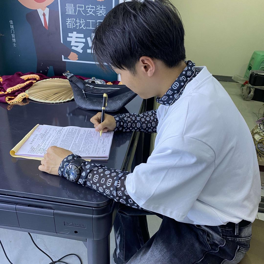 江津减龄发型设计-陆森