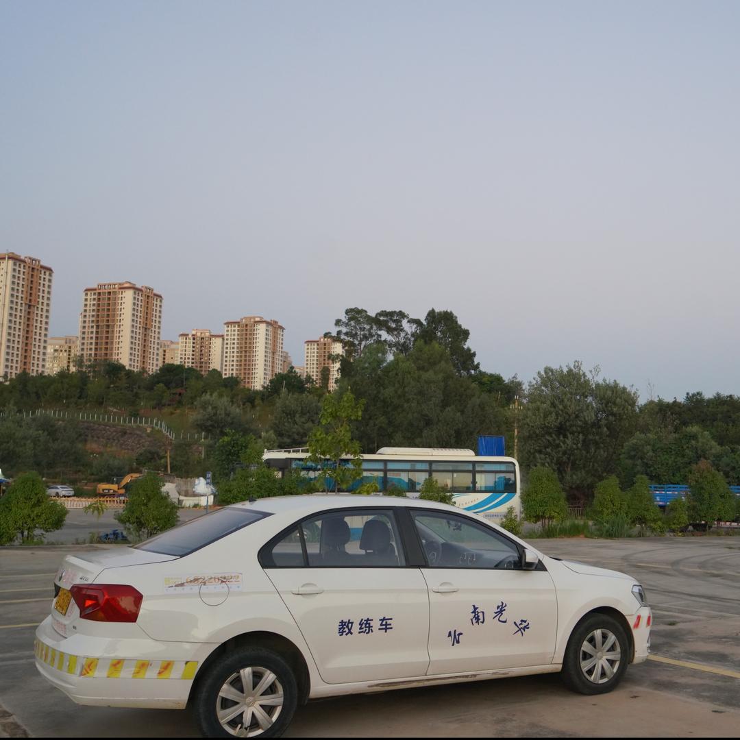 光华昆明学小车