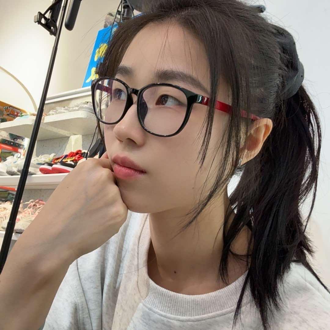 醴陵小魔方童装思思