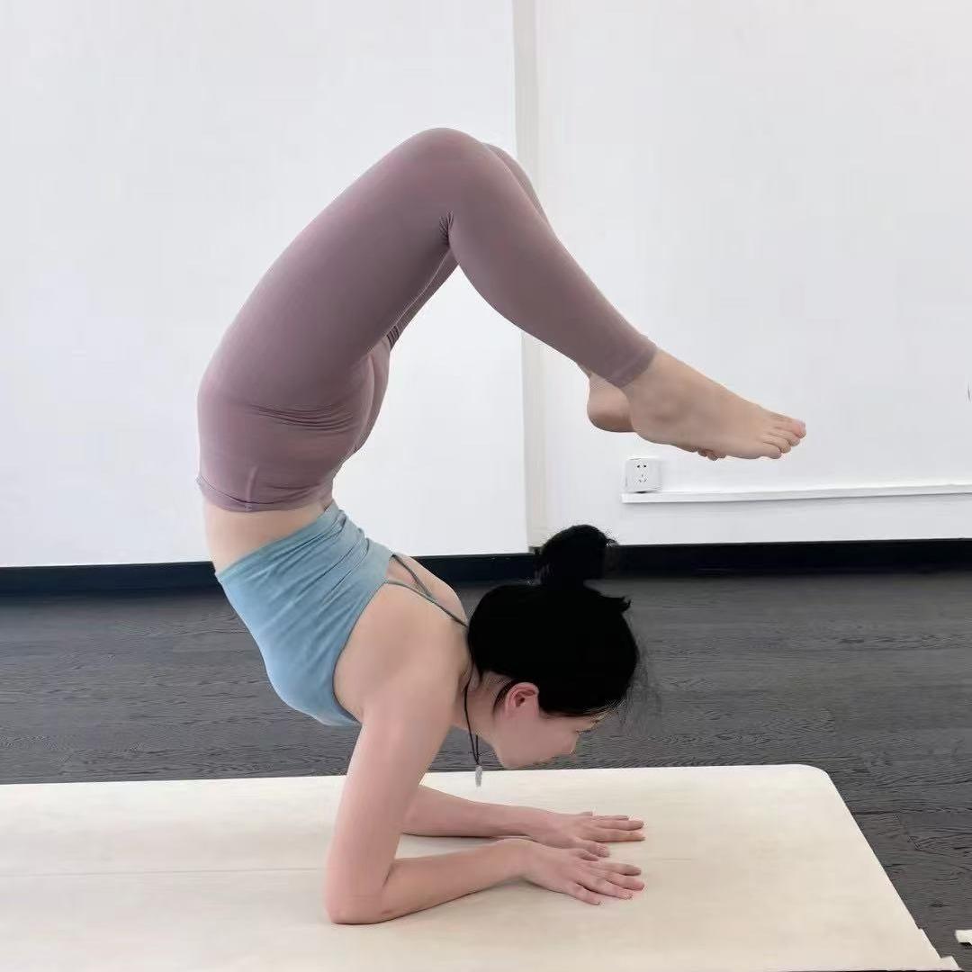 请君入觉瑜伽普拉提包子老师