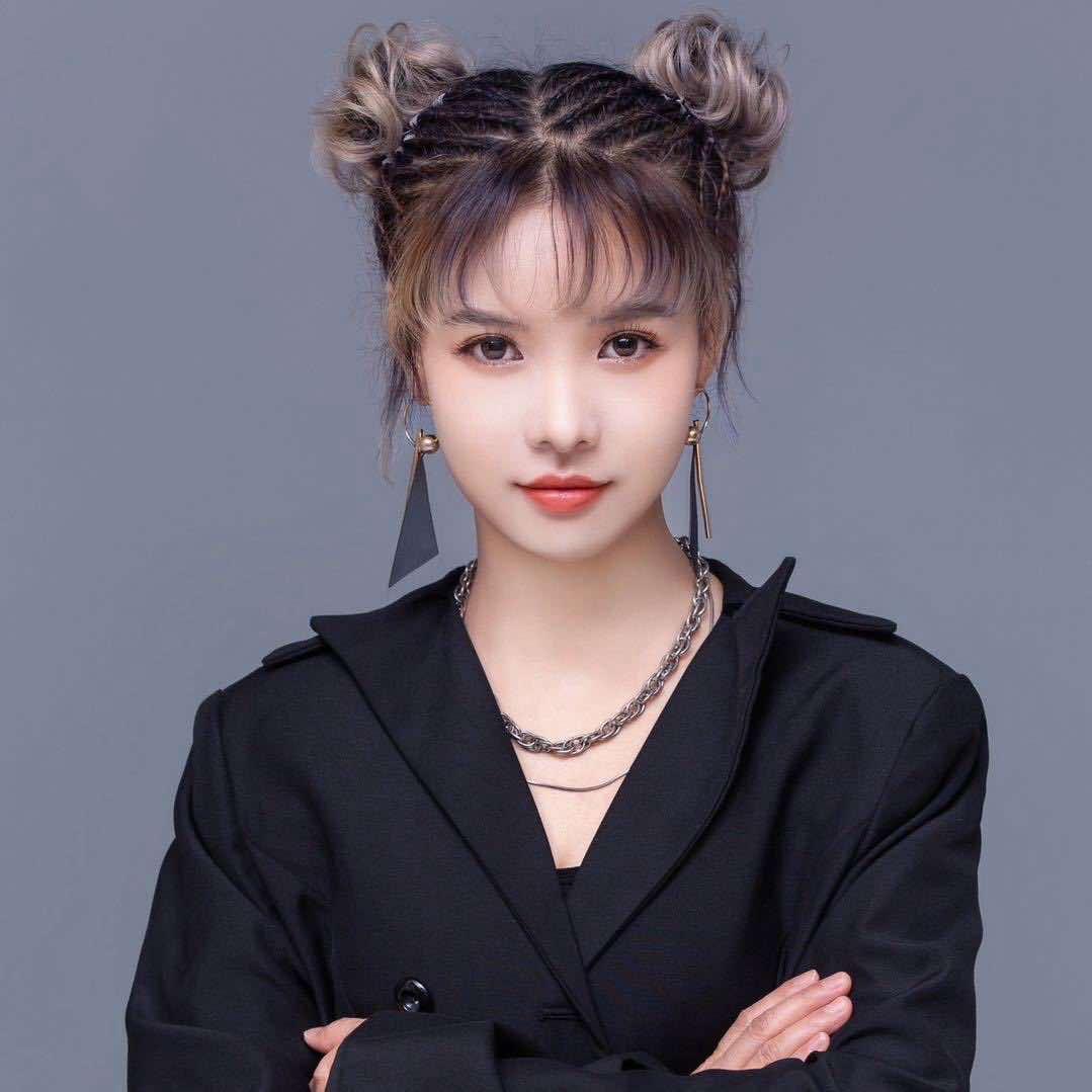 纽约烫发小天后Amy
