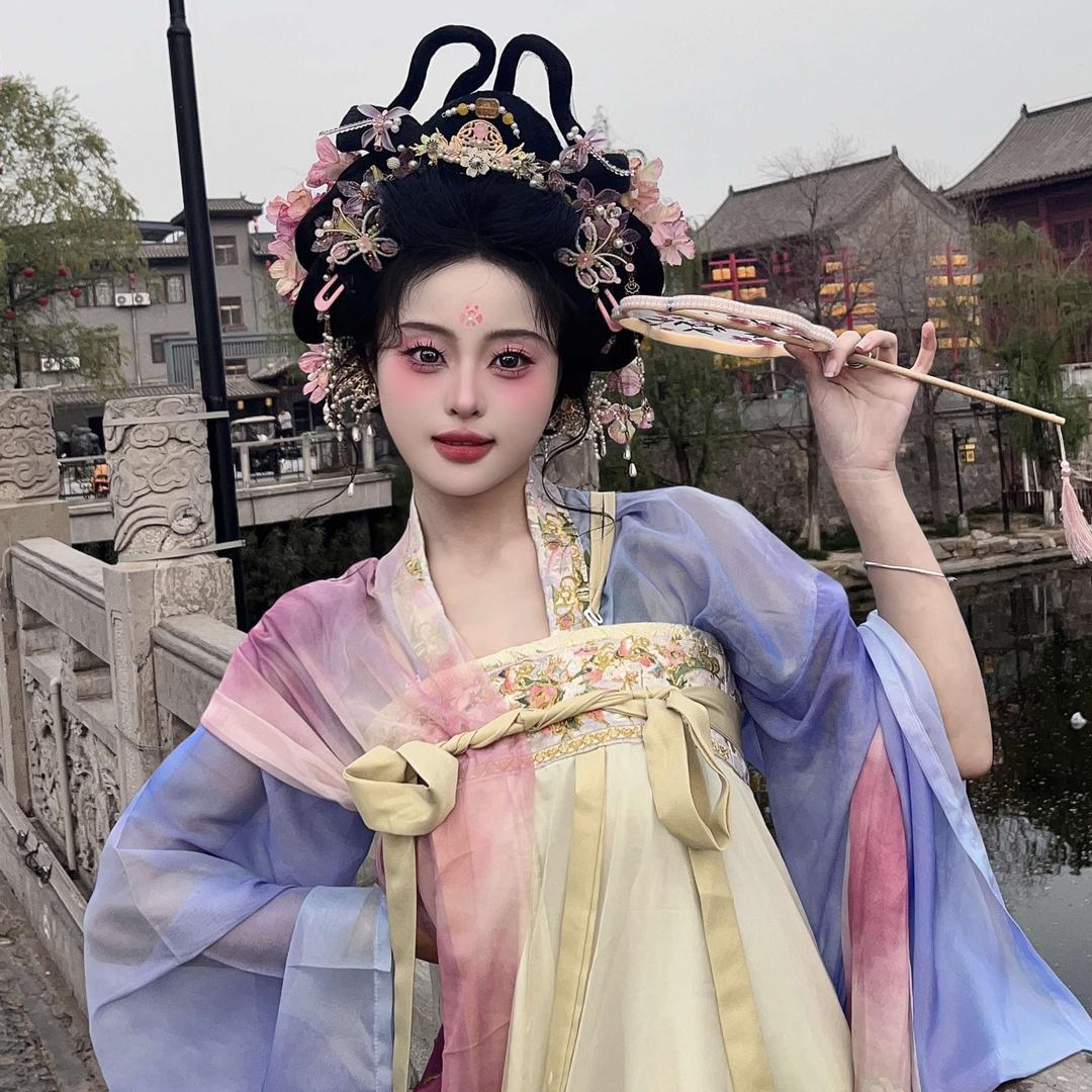 春棠阁汉服妆造馆