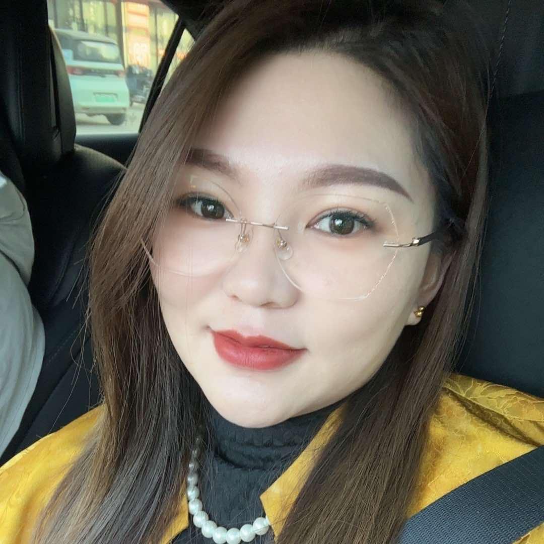 珂珂在隆尧做裸妆肌