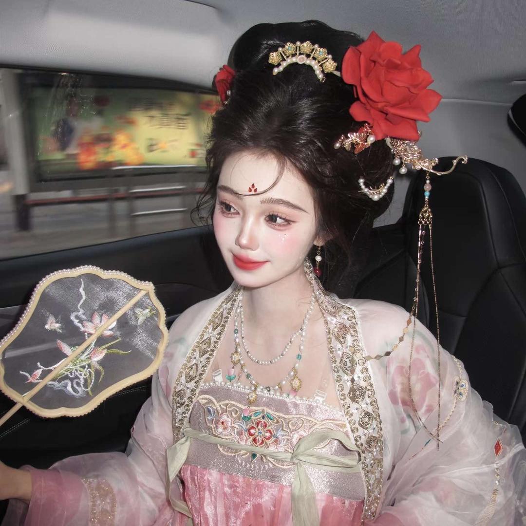 花朝记簪花汉服体验馆官方号