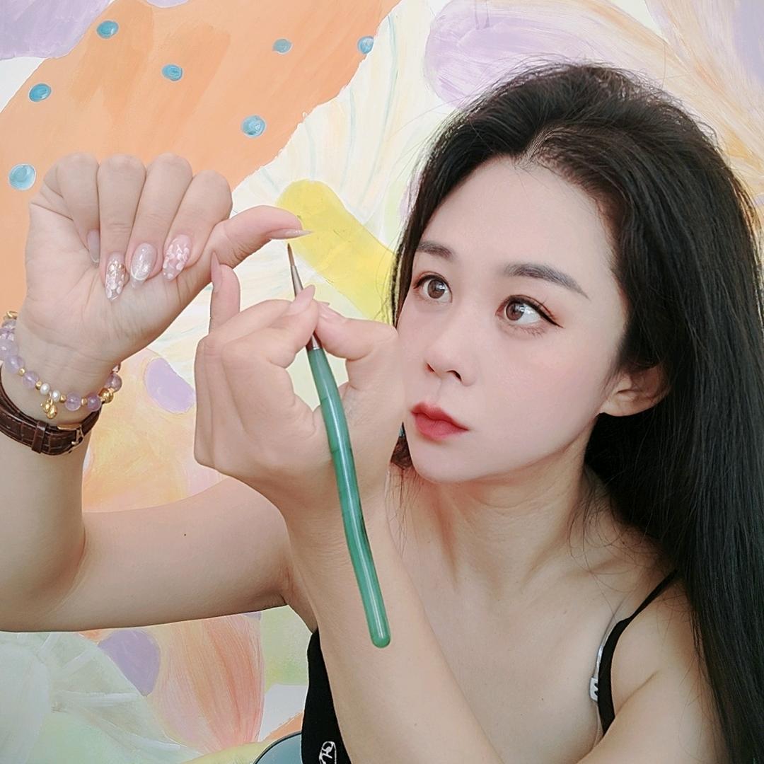 月亮美甲美睫纹绣