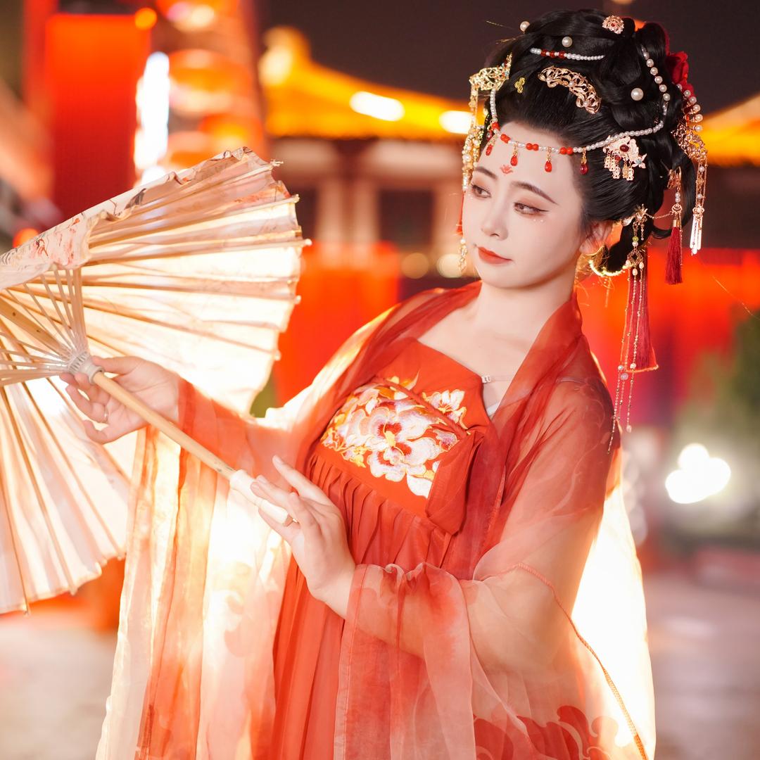 唐贵妃汉服·大唐不夜城大雁塔妆造写真