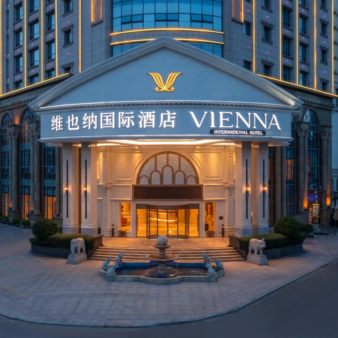 维也纳国际酒店(东兴二桥口岸高铁站店）