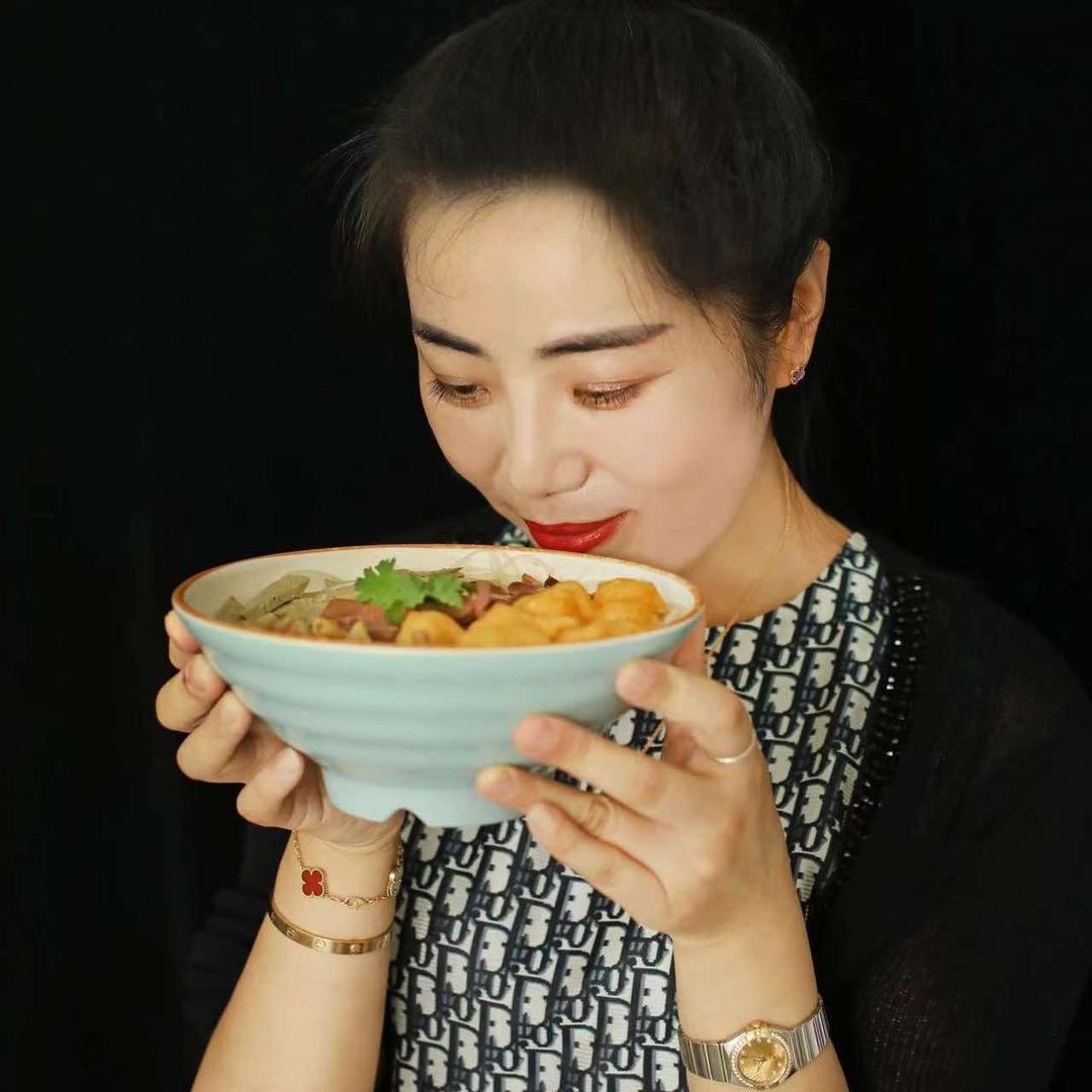 嗲味小吃店的园园