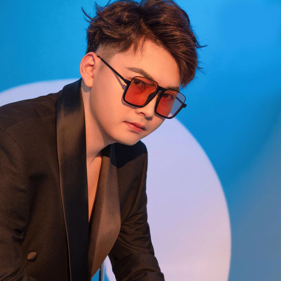 洪亮造型官方号