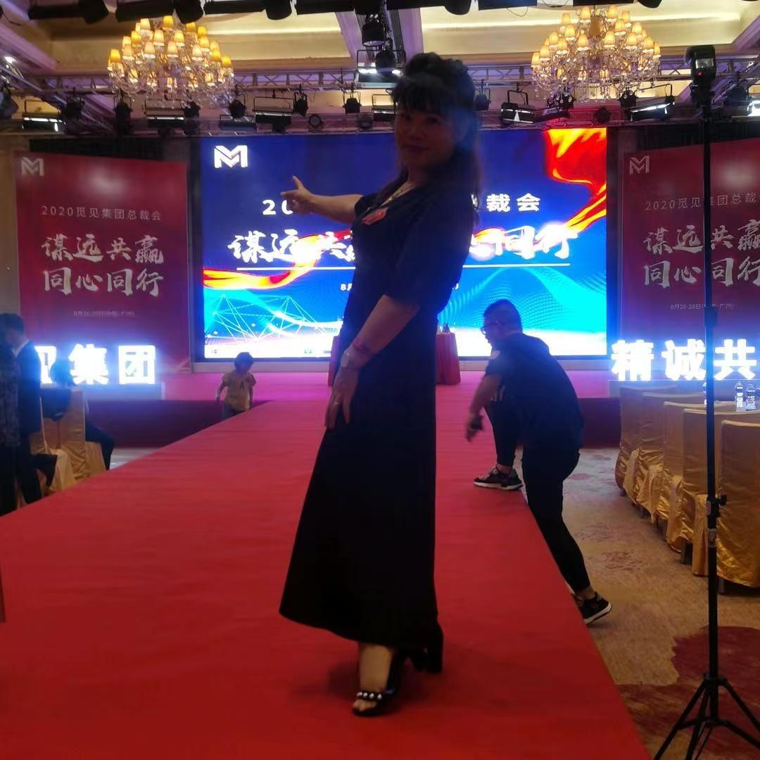 浅悦周坪开心服饰