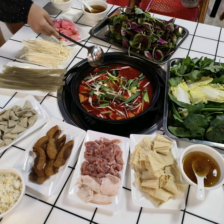 李苗苗六龙豆干火锅
