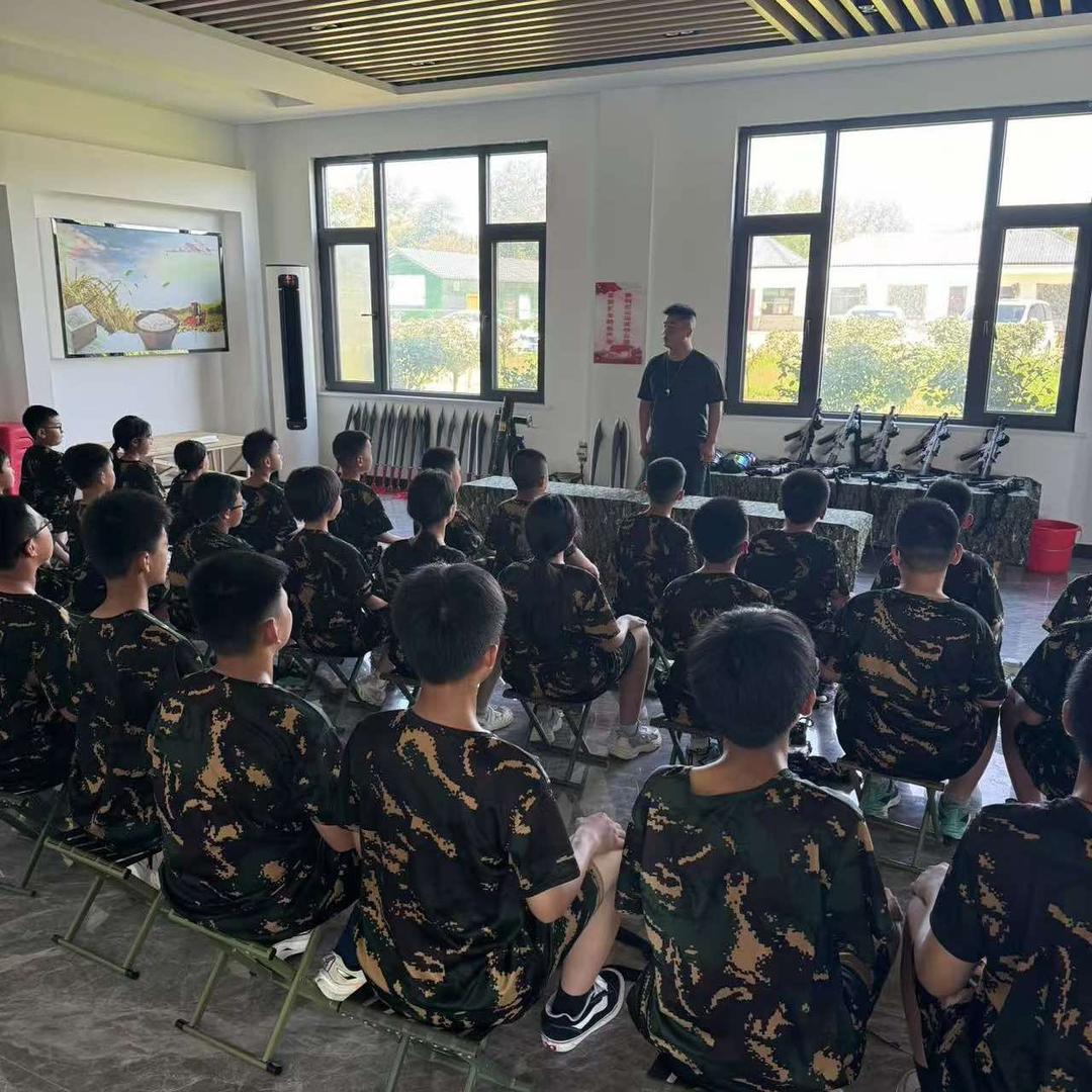 信阳将帅少年军武特训夏令营