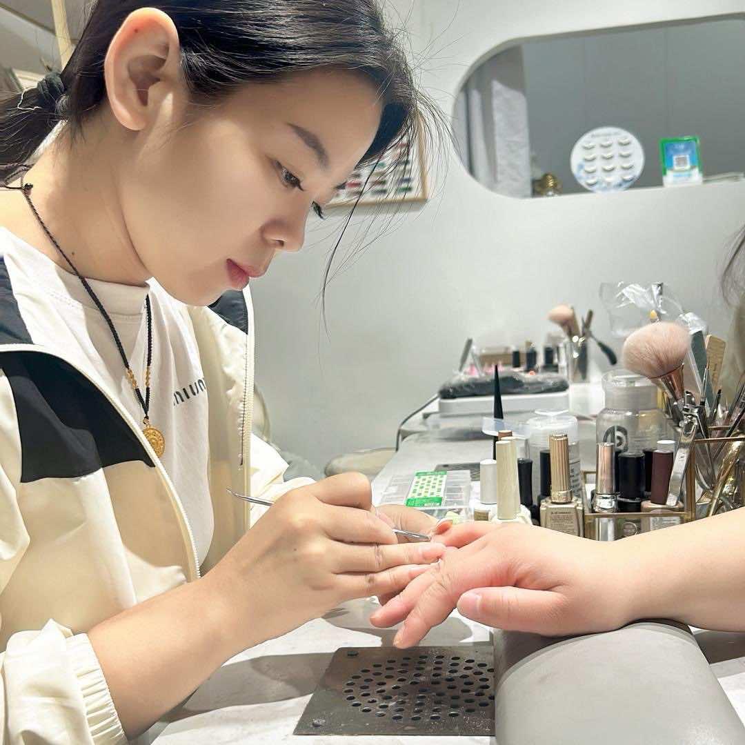 i U 美甲培训