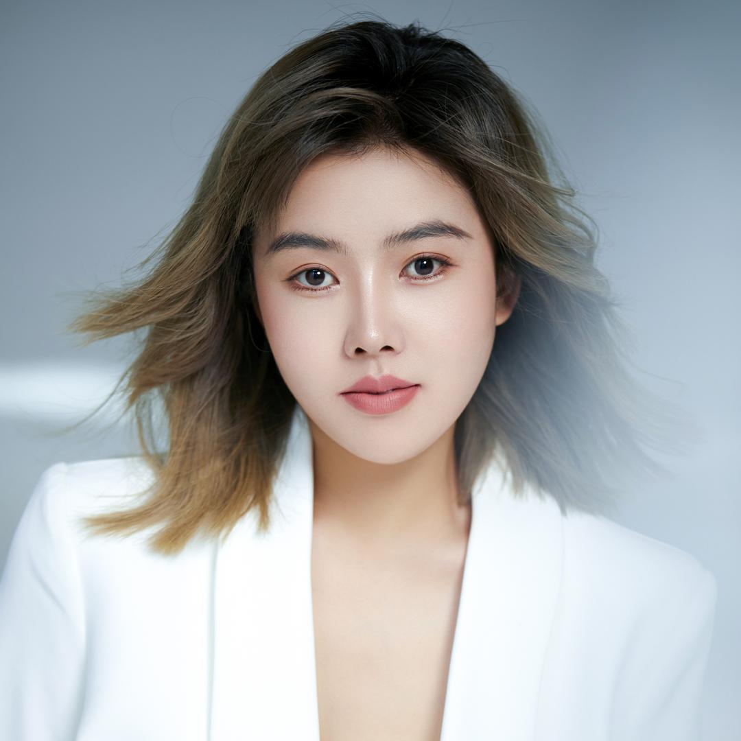 大名城艳艳专攻烫染