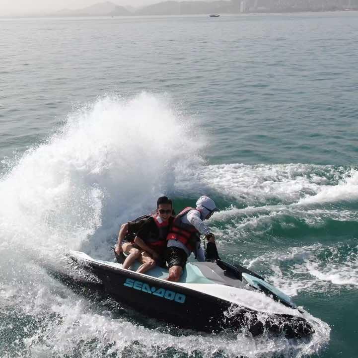 双月湾海边娱乐中心