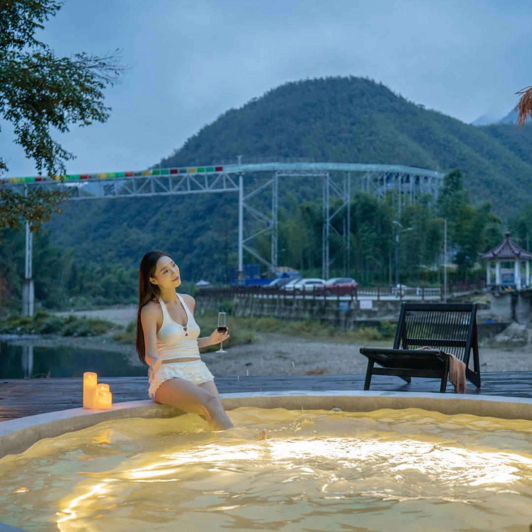 月下枕溪·温泉度假美宿（月亮湾风景区店）