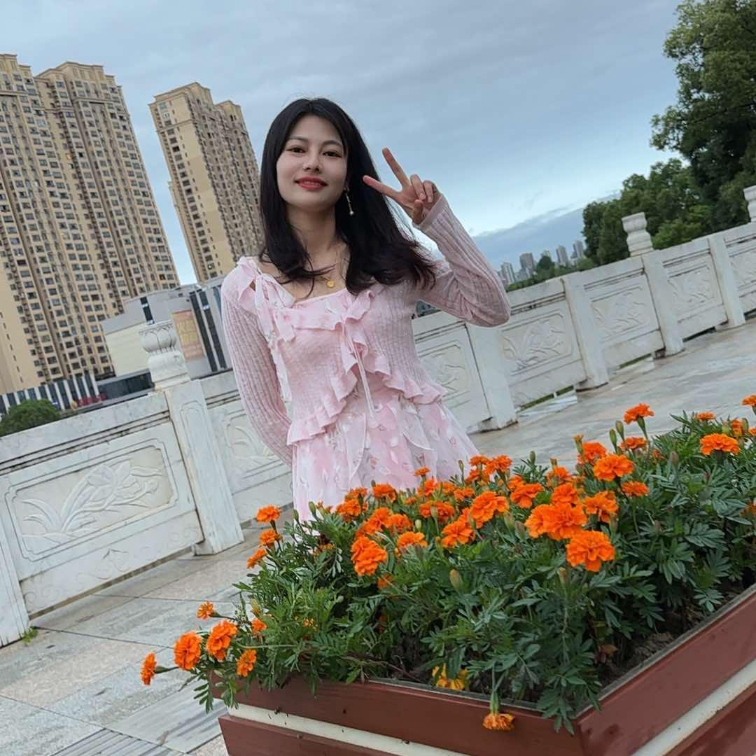 新建石锅鱼英子