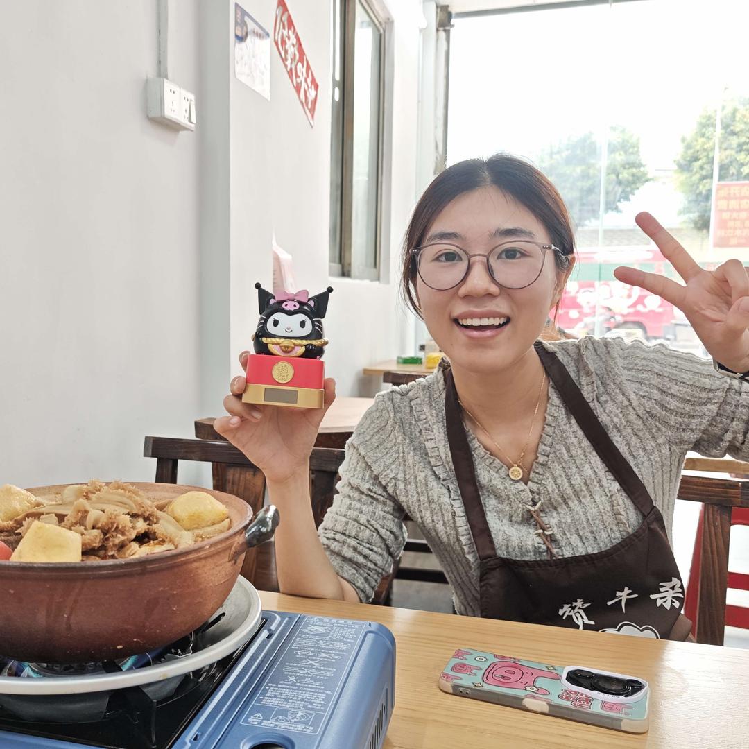 赞蹄超赞牛杂伦教店-小彤