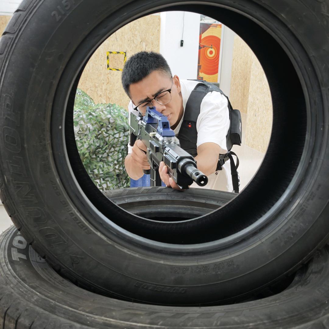 牡丹江镭射风暴真人 CS 竞技馆