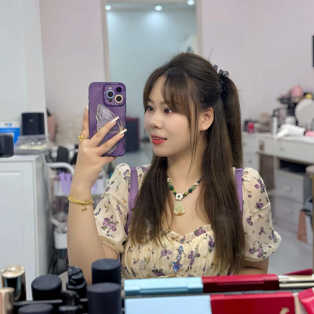 郑州化妆师小雅