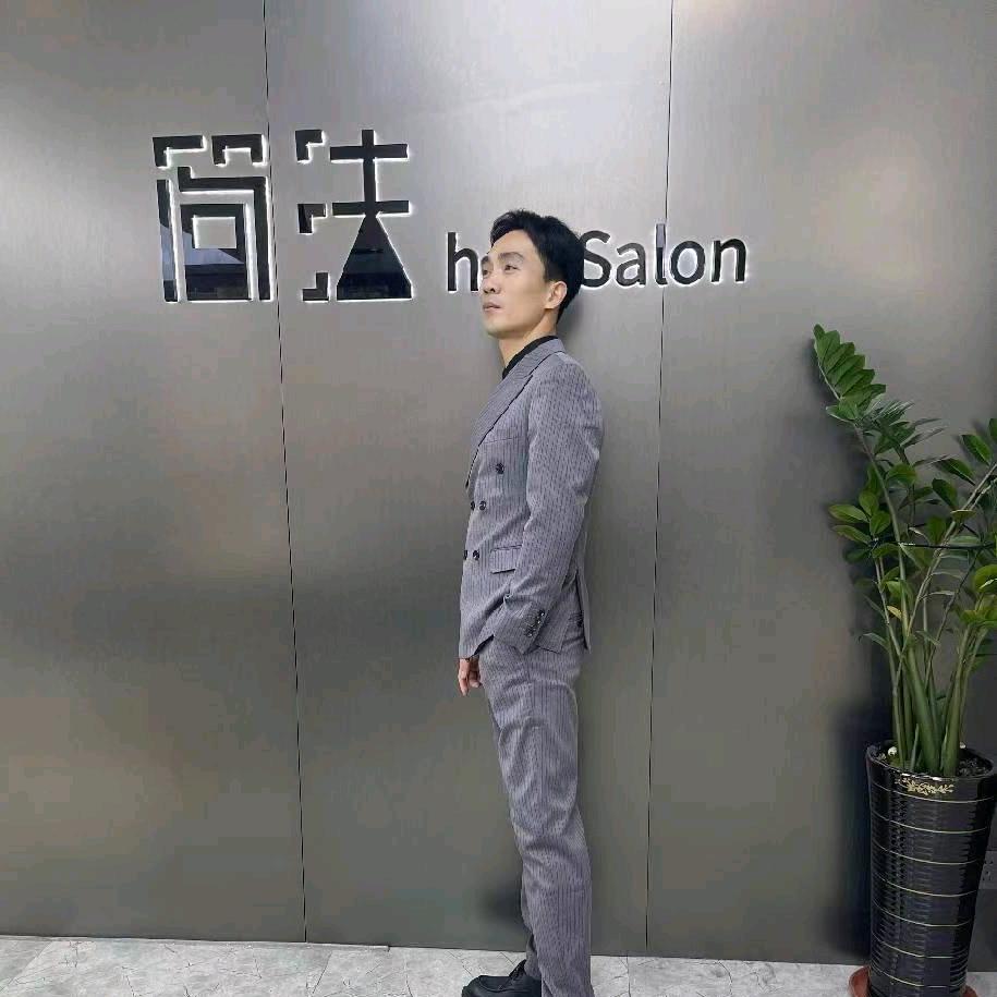 丹东美发设..阿峰