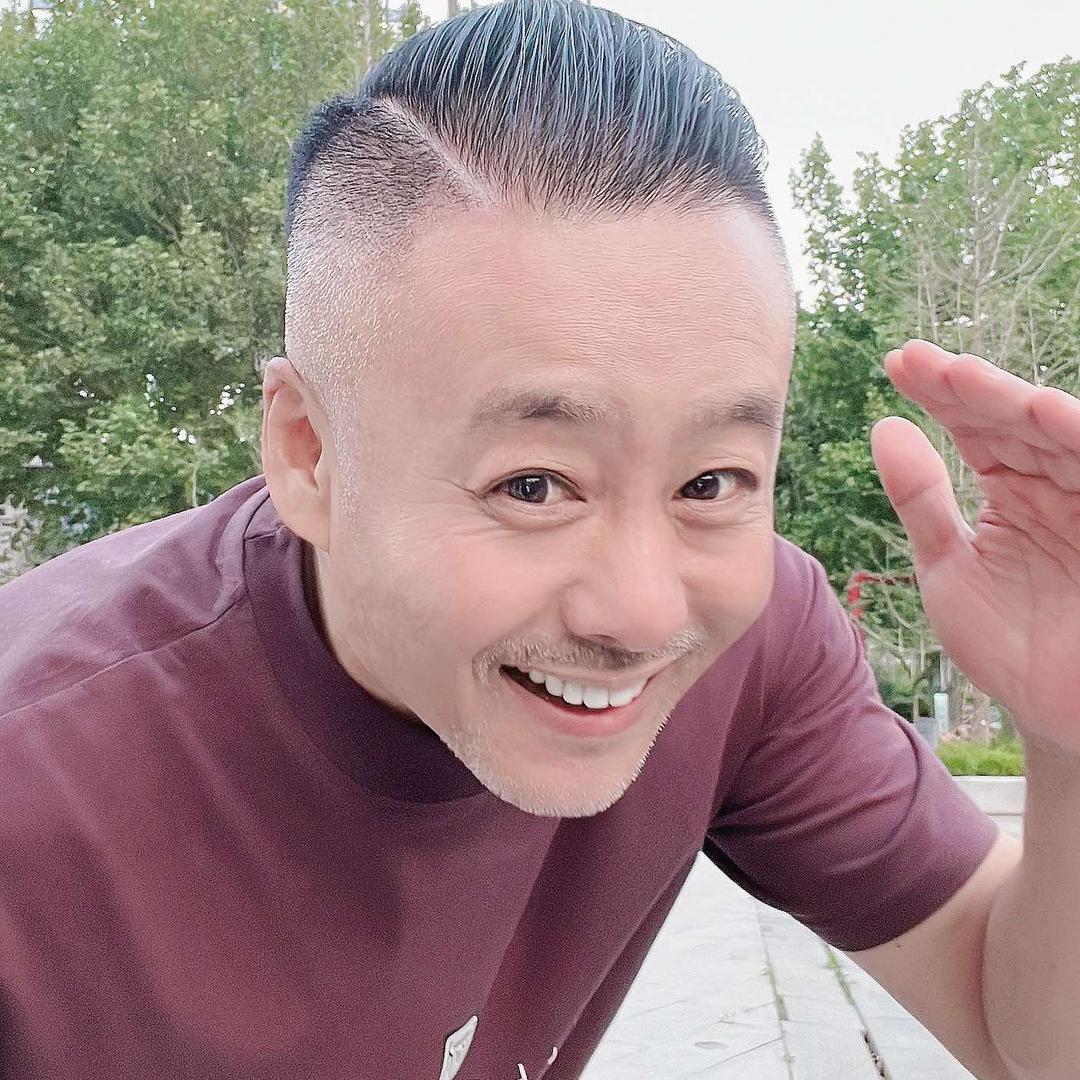 伟伟发型设计