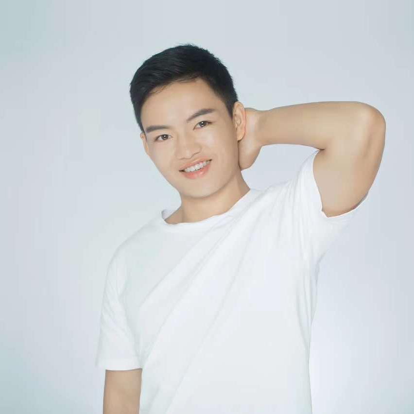 美加达健身高级私人教练Charles