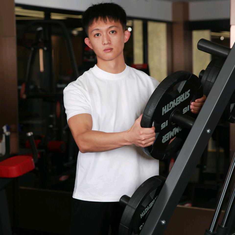 阳光健身俱乐部小褚