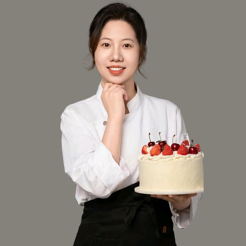 爱吃蛋糕的小熊