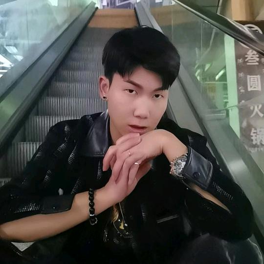 盛点美界发型设计