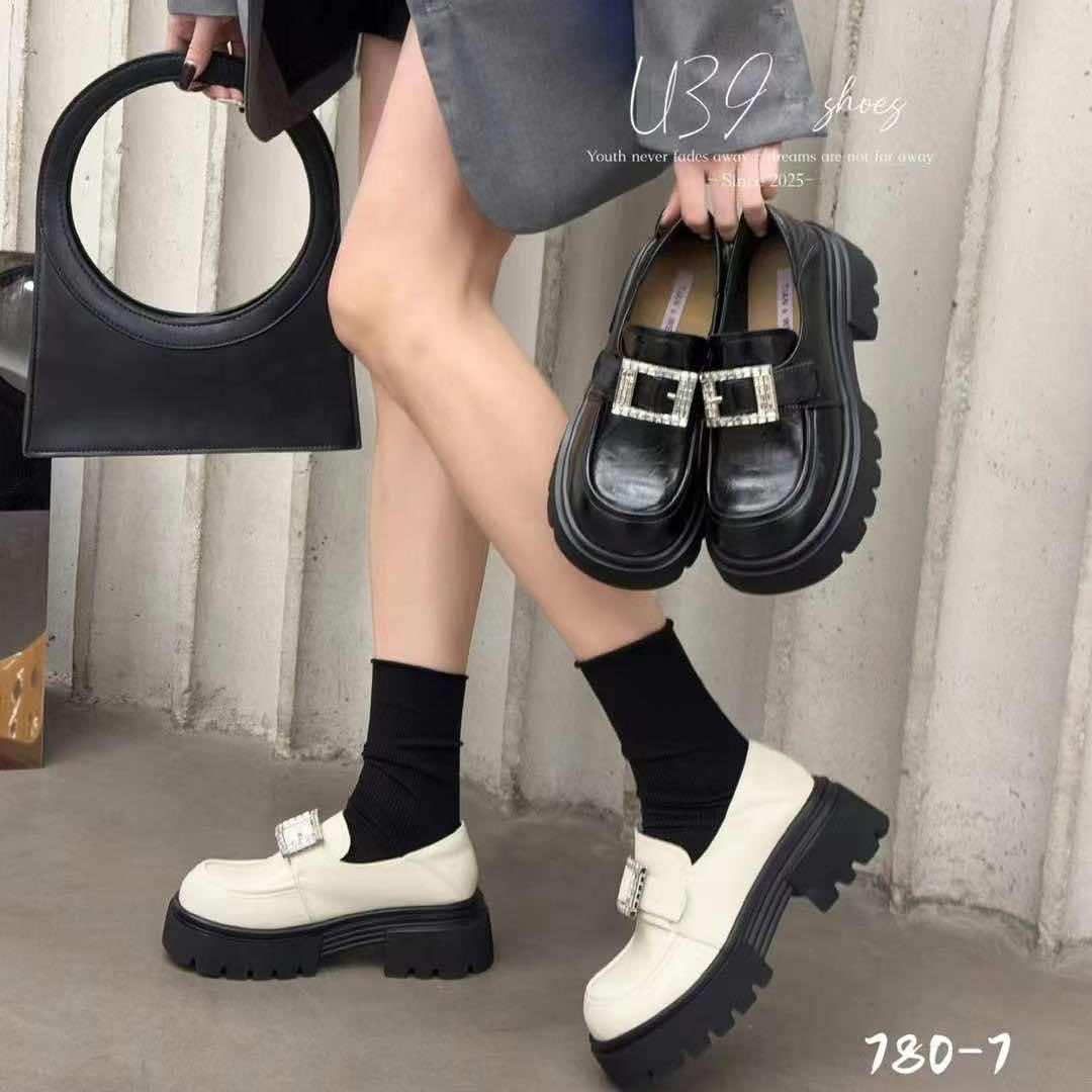 酉阳潮鞋批发店