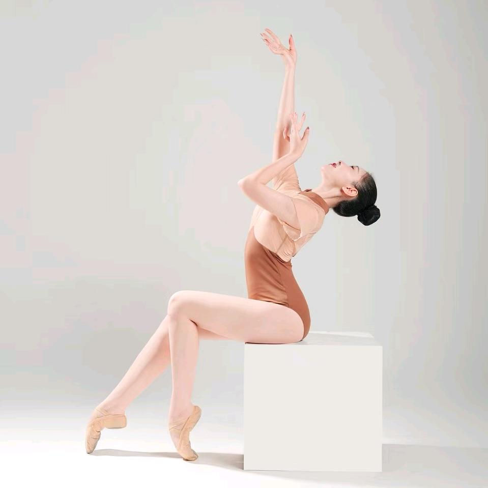 巢星盟·东方朵拉艺术刘老师