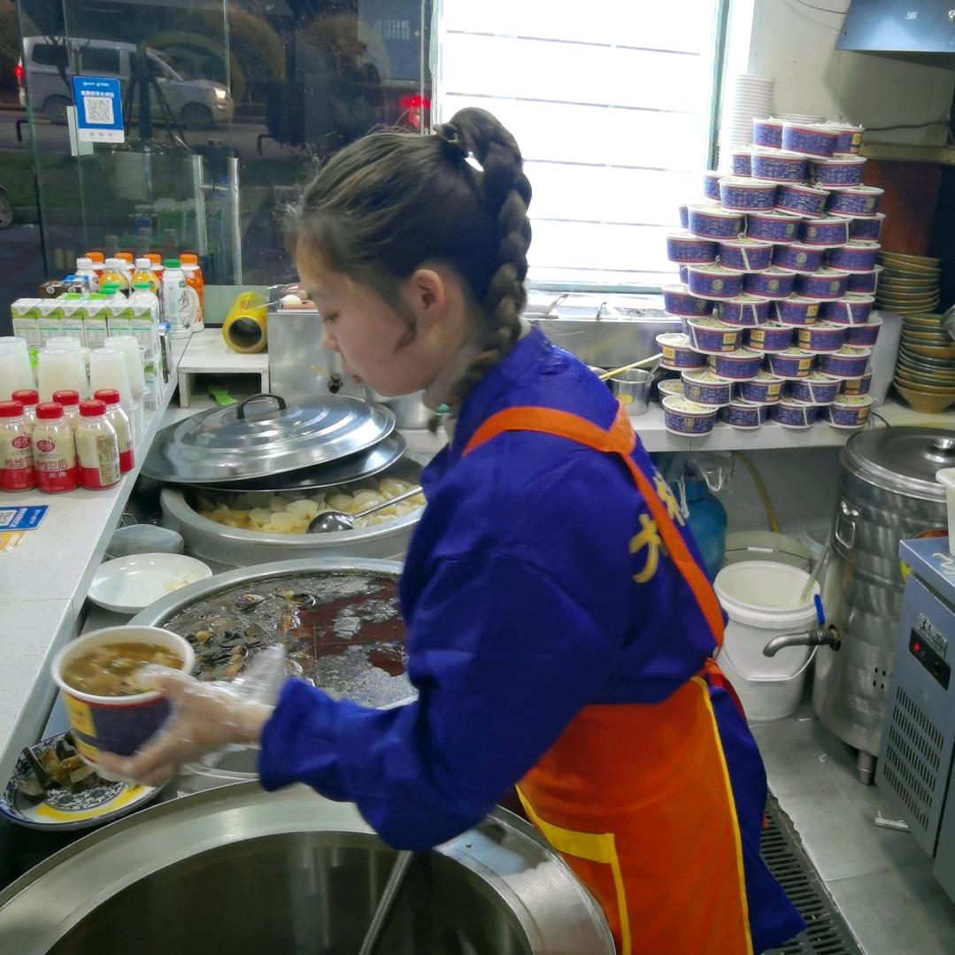 橙橘日常（翠堤春晓汉马哥牛骨面）