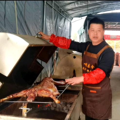 秀山卖烤全羊的刚子（小坝农舍）