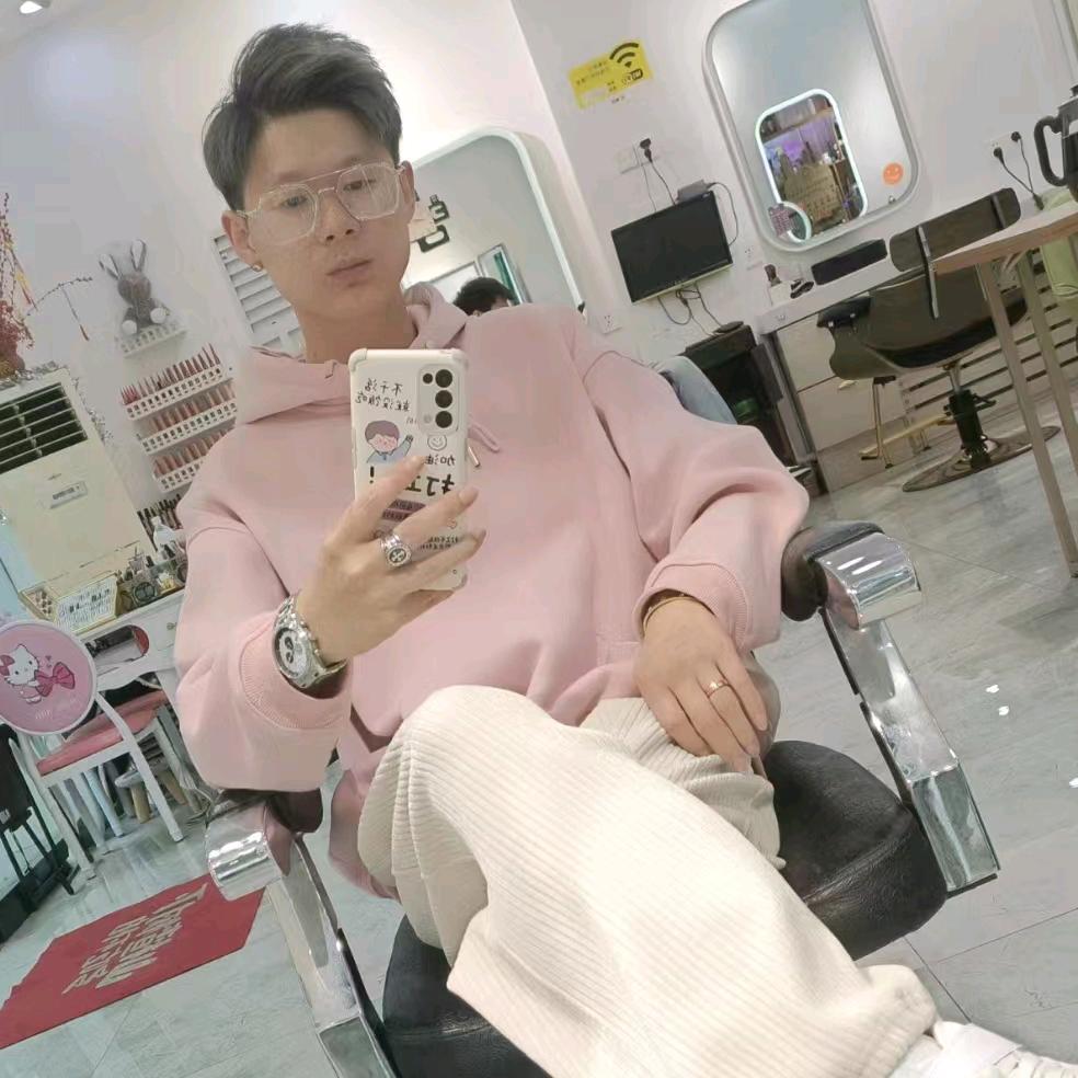 一个钓鱼的发型师