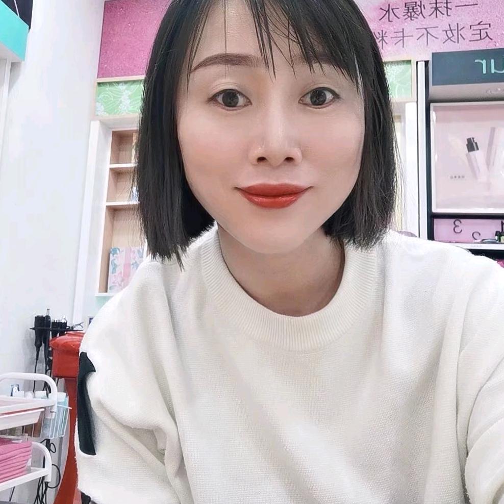 华美二层自然堂，佰草集，丸美专柜