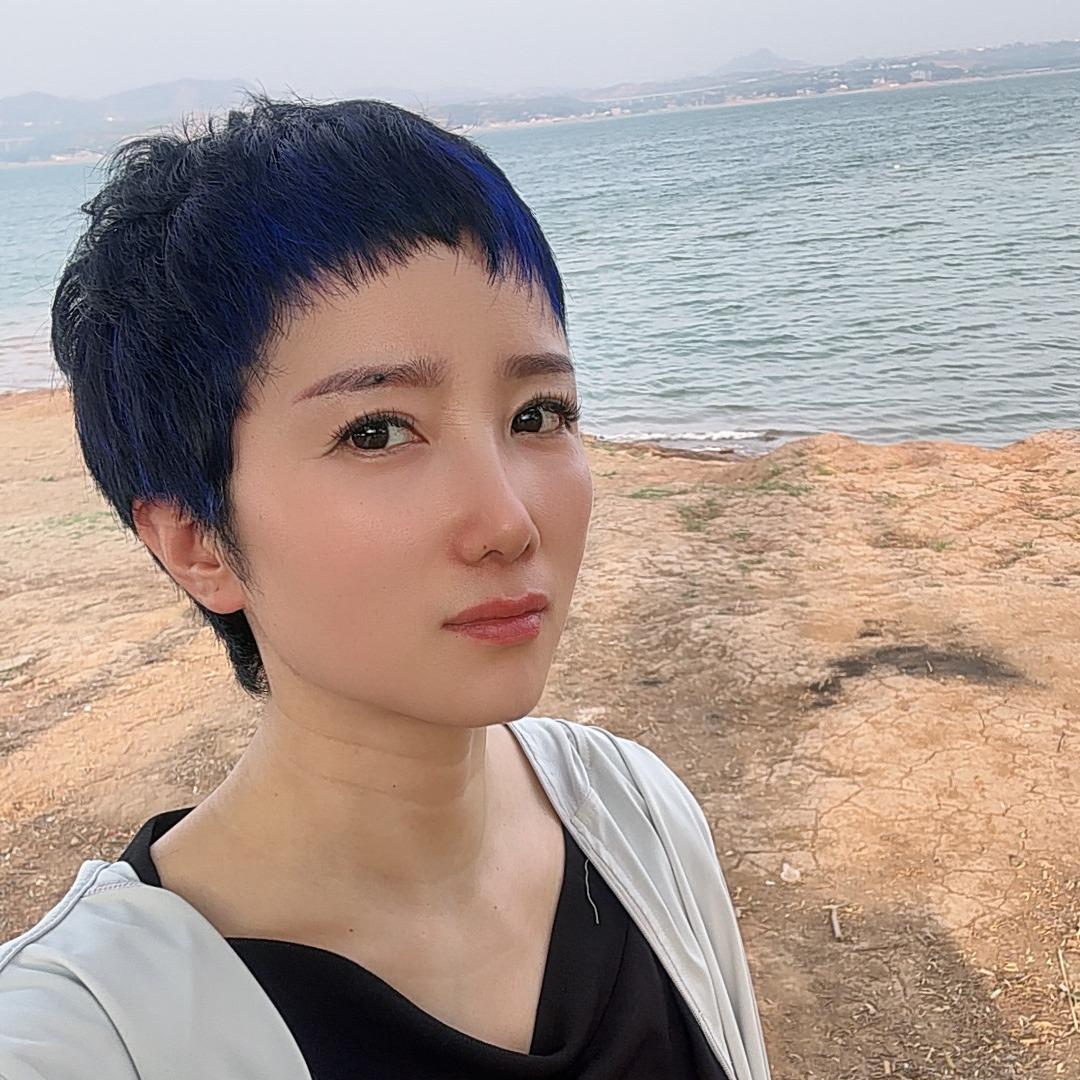 伊川静怡服装店