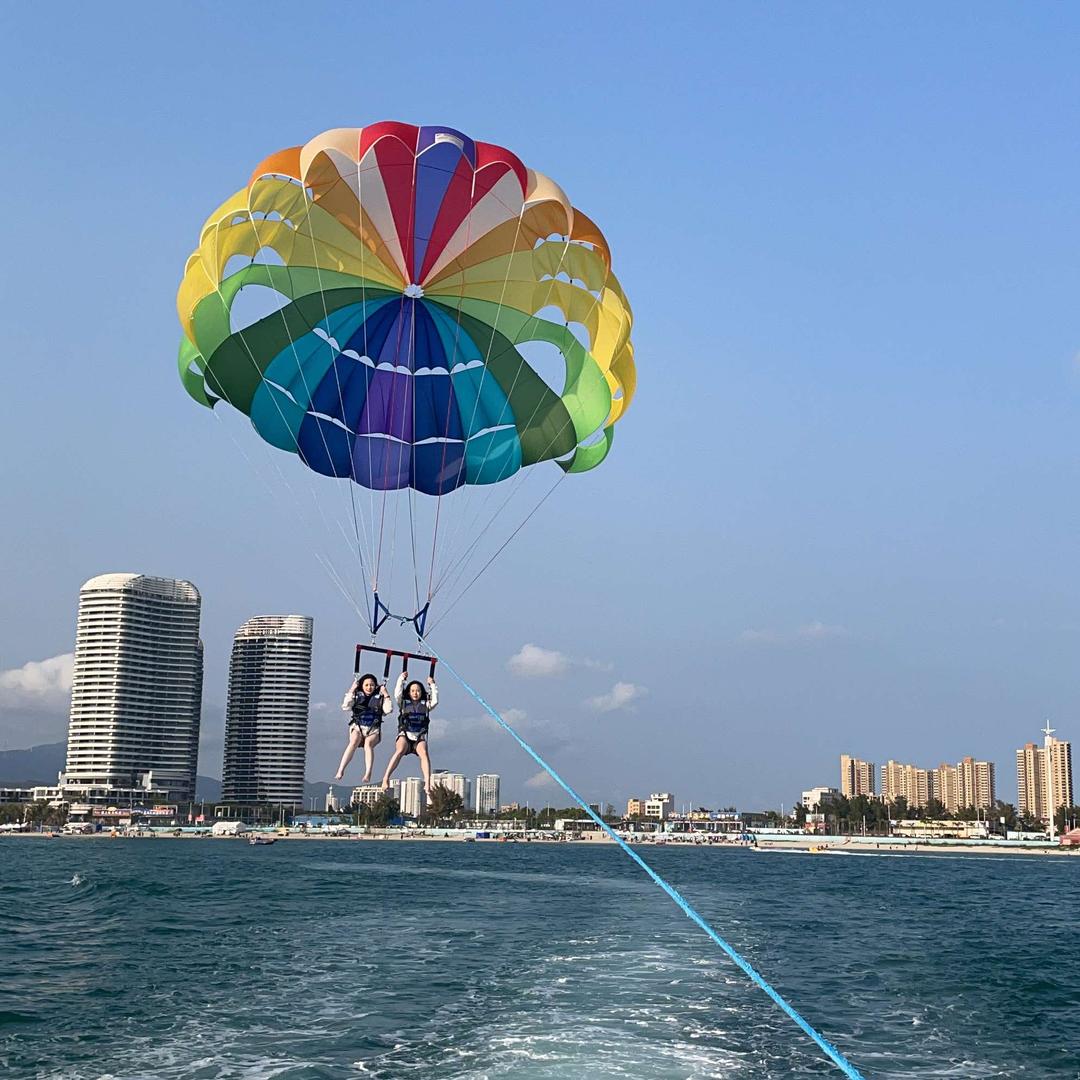 海边大叔水上运动体验