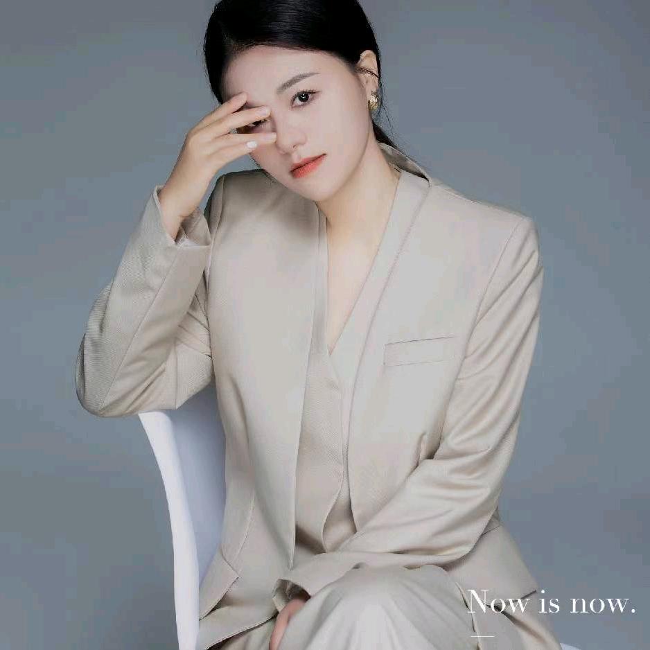 栀己美甲的橱窗