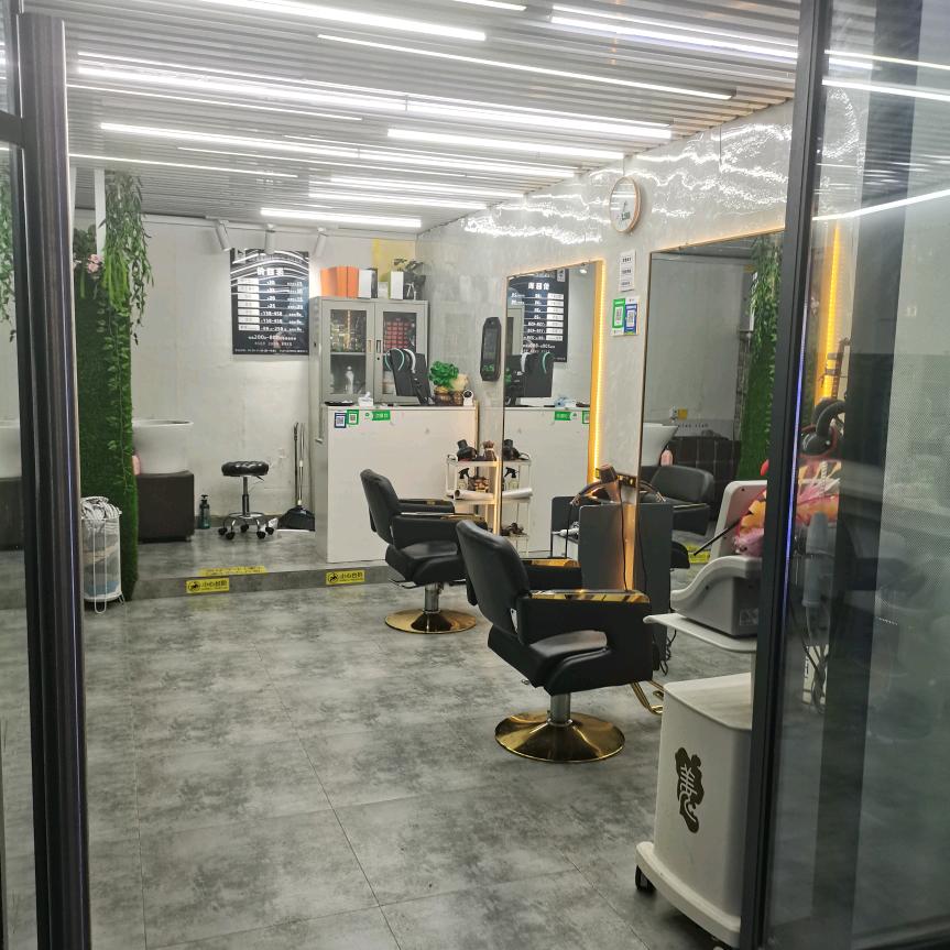 居里造型，蓝湖郡店