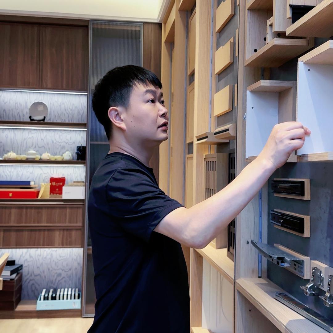 蟹老板的定制工厂-曲靖金格定制