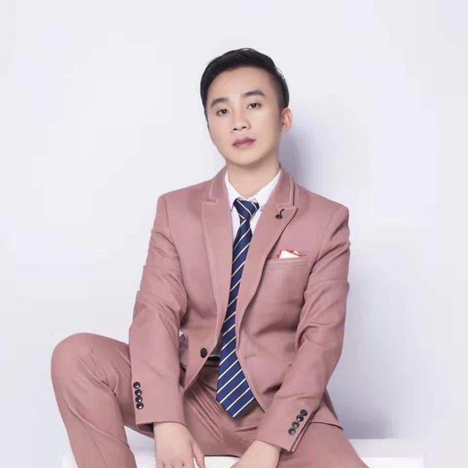 爱丽美容粉唇杰杰