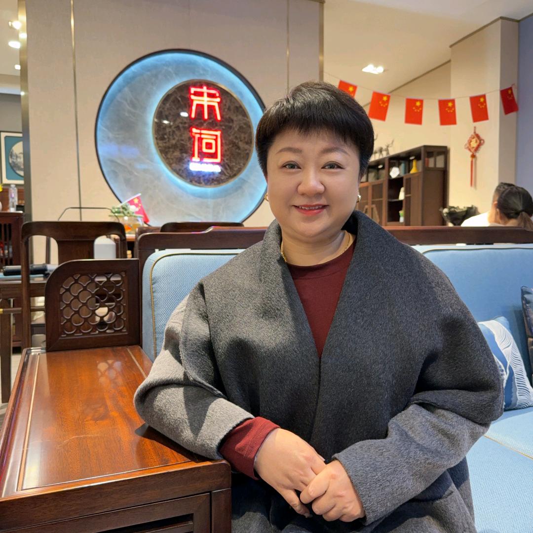 东营广泽润发实木家具小薇姐