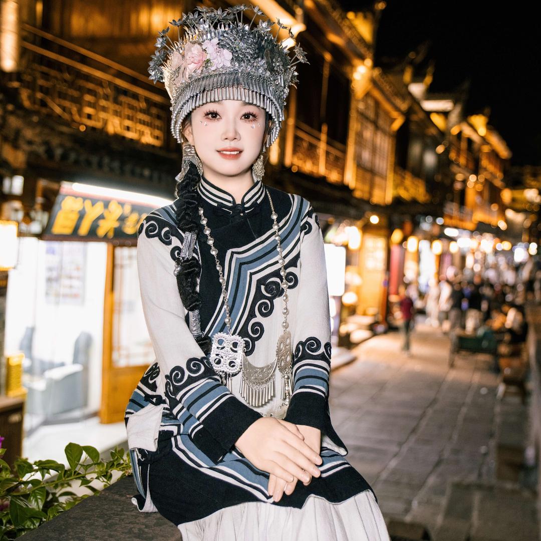 凤凰古城花巷重逢庭院民宿