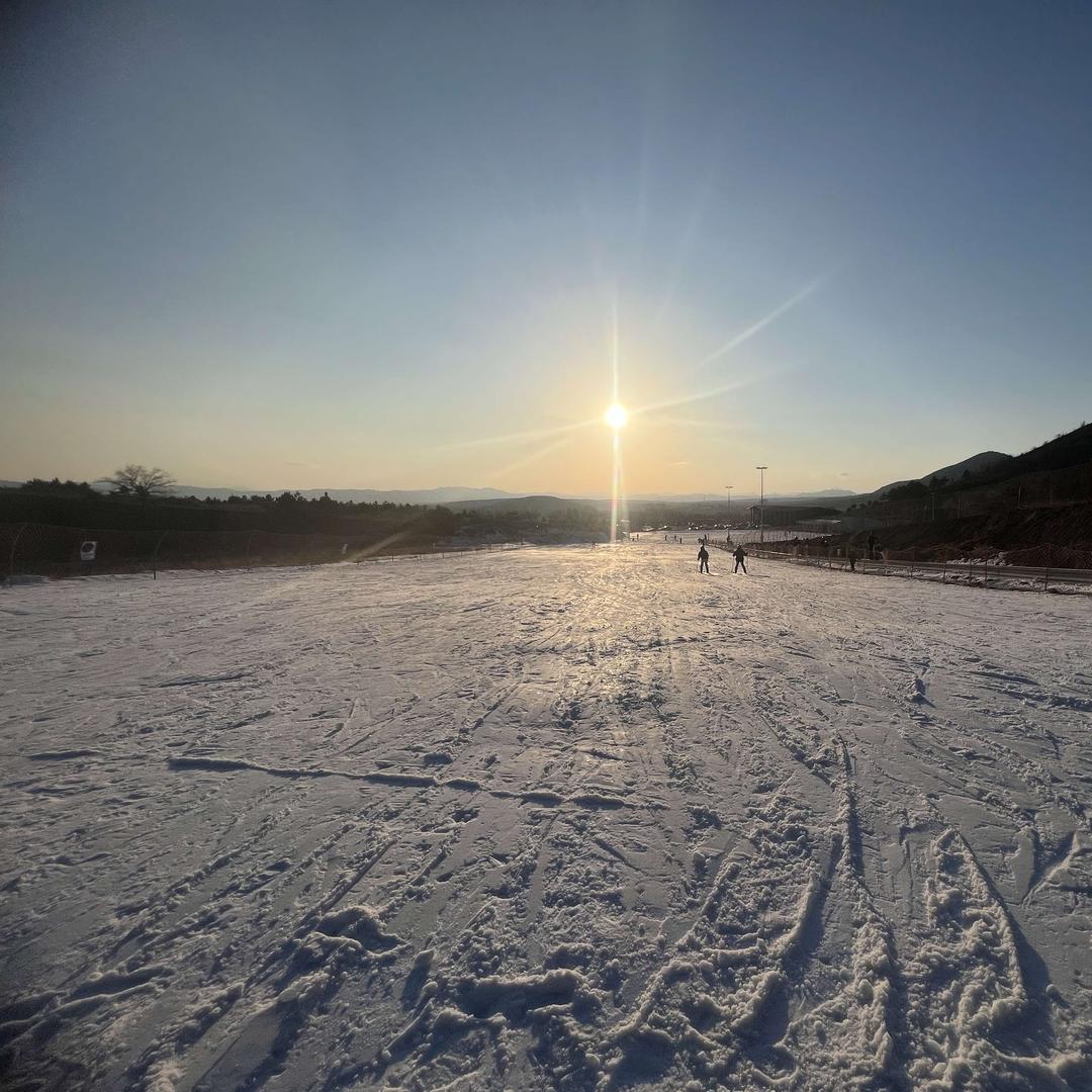 万源滑雪场鸿燕