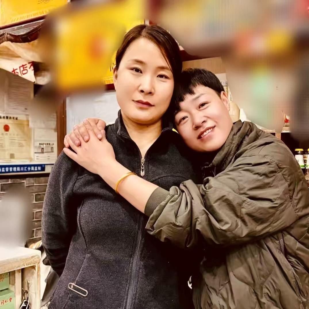 热烀炖大灶台梅姐和敏妹