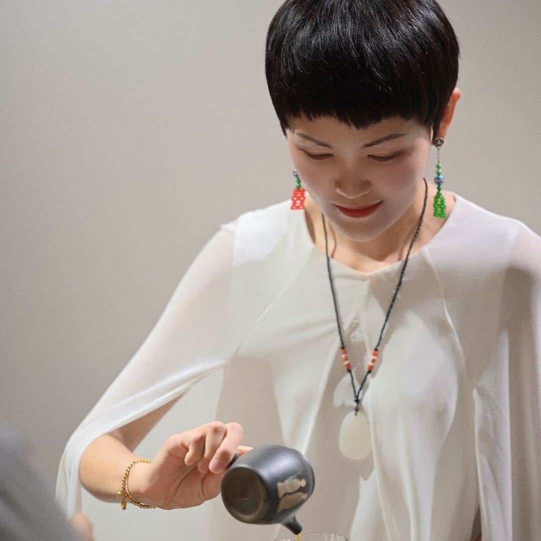 人文茶室小龙女