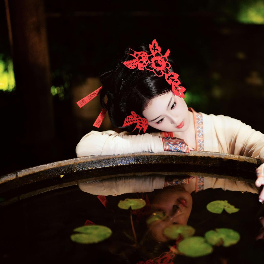 只此青绿汉服妆造馆（清明上河园万岁山店）